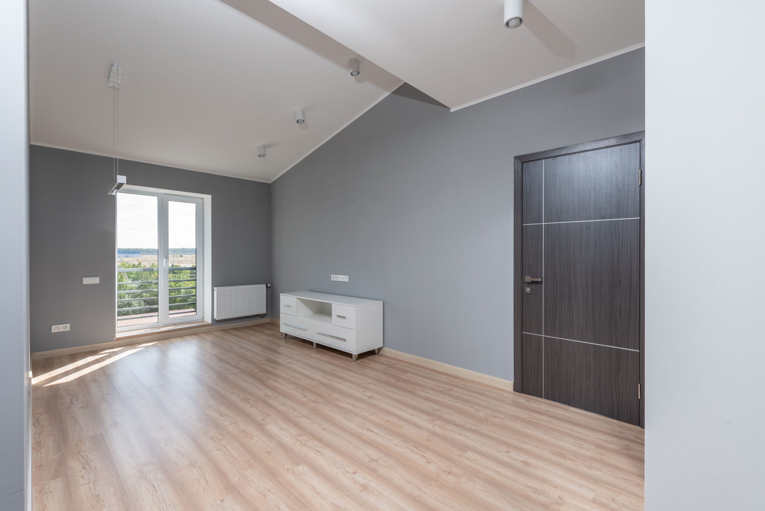 Modern empty room with light wood-look vinyl flooring